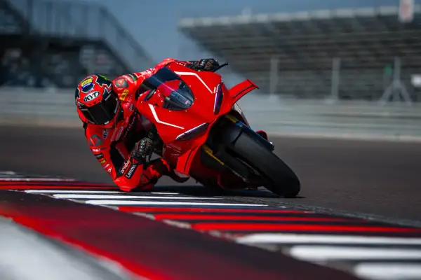 Ducati Panigale V4 - Czy to superbike dla Ciebie?