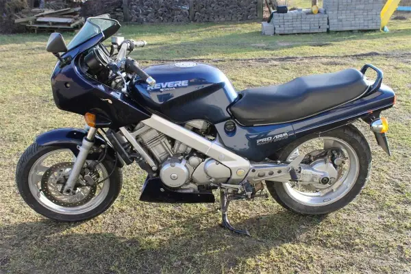 Honda NTV 650 Revere - Czy warto kupić ten motocykl?