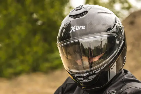 Jak skutecznie czyścić kask motocyklowy i uniknąć powszechnych błędów
